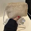 Axelväskor halmväska med kedjestrap enkla damer väska lätt fyrkantig ihålig för dagliga livet
