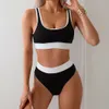 Swimwear femminile 2024 Nuovo costume da bagno diviso in bikini per bikini per piccole fossa colorato ad alta vita alta