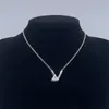 Luxury 18k Gold Necklace Clover Högkvalitativ rostfritt stål Peter Stone Single Flower Mother Shell Pendant Designad för kvinnor Yeoc