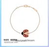 Vancleff Bulbões de joalheria de ponta de vanguarda para mulheres pulseira de joaninha fêmea v fêmea de ouro Fritillaria Fritillaria Cinco Brincos de flor de pétalas Plum Blossom Bracelet