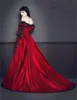 Винтажные черно -красные готические свадебные платья с съемными кружевными обертываниями с длинными рукавами вырвали от плеча историческое платье маскарада для женщин