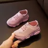 Sneakers Nowe ldrens sportowe buty moda miękkie dno lekkie dzieci swobodne bieganie oddychające chłopcy dziewczęta slip-on but H240506