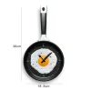 Horloges couverts concept créatif omelette pot forme de cuisine