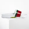 Italia diseñadora zapatillas habitación al aire libre pantano zapatos florales moda mula de lujo masculino para hombres con toboganes de cuero de goma de cuero de goma sandalias de playa