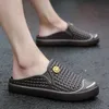 Slippers zomerheren slippers Casual ademende mode strandschoenen voor dames tuin verstopt niet-slip waterschoenen mannen sandalen buitenklop 240506