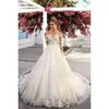 Mariage Longs Bridal Manches robes robes une ligne bijoux couche dentelle applique Train Train recouvert illusion arrière en tulle