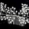 Haarklammern Silber Farbe Blume Kamm Clip Girls handgefertigtes Legierung Pearl Haarnadel Braut -Tiaras Hochzeitszubehör Geschenk