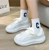 2024 Été Nouveau petit chaussures blanches transparen