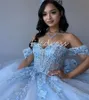 Elegant ljusblå quinceanera klänningar från axlar bollklänning applikationer spets vestidos de 15 quinceanera golvlängd tyll prinsessa femton födelsedagsfest klänningar