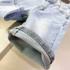 Nya babybanor Summer Boys Jeans Set Kids Designer Kläder Storlek 100-150 cm LOGO Tryckt T-shirt och denimshorts 24 April