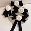 Laço amarra o arco coreano Camellia tie feminina Broche Retro College Style Shirt Colle Flower Fashion Velvet Bowtie Corsage Pin Gift para WOME 234F