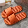 Sandales de plage d'été de pantoufle salle de bain non glissante Eva Floor chaussures plates adaptées à l'intérieur et à l'extérieur 240416