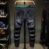 Jeans masculino moda de luxo coreano de luxo punk punk slim fit jeans para primavera e outono com design de bordados em 3D