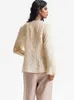 Chemises de chemisiers pour femmes TRAF-2024 Fabric de tissu texturé rétro pour femmes