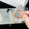 Bangle SFE High Quality 925 Silver Cross Gold plaqué 14K FEMME DU LURXE MODE MODE EXQUISITE BIJOURS CEMAIL GRATUIT Q240506