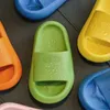 Zapatillas para niños zapatillas de baño de verano color sólido anti-slip suave de suela para niños de 2 a 8 años niños y niñas lindas zapatillas caseras