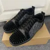 Lässige Schuhe samt niedrige Spikes Männer flache schwarze Gummi -Sohle Schnürniete Runde Zehen Freizeit -Sneaker Größe 46 Real Po