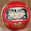 Miniatures 10cm Céramic Daruma Doll Lucky Cat Fortune Ornement Money Box Office Store Hotel Tabletop Craft Home Decoration Business Gifts