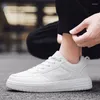 Chaussures décontractées Maedef 2024 Cuir Femme White Man Vulcanize Sneakers Breathable Sport Walking Flats Round Head Female Sneaker