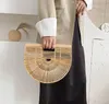 Sac de plage de la mode creux en bambou tissage sac pour femmes à moitié rond organisateur en bois manche de rangement