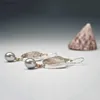 Dangle Kronleuchter Vintage Spitze gemustertes Harz Perlenohrringe geeignet für Frauen Schöne Silbermetall -Wolken -Spitzen -Design Hängende Ohrringe Party Geschenke xw