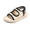 Sandals Girls 2024 Summer Nuovi ragazzi aperti spiaggia di spiaggia sportive scarpe per bambini sola sola di medie dimensioni casual h240507