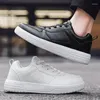 Chaussures décontractées Maedef 2024 Cuir Femme White Man Vulcanize Sneakers Breathable Sport Walking Flats Round Head Female Sneaker