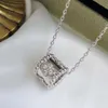 Designer Van Wanhua Collier 925 Ensemble de diamant en or sterling plaqué 18 carats Small Man Tobe Tard Pendante Collar Collar