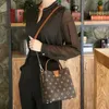IVK 15*20cm 럭셔리 여성 브랜드 클러치 가방 디자이너 라운드 크로스 바디 어깨 지갑 핸드백 여성 클러치 여행 토트 가방 240506