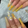 Fałszywe paznokcie 24pcs żółte fałszywe paznokcie długie trumny kwiat motyl z kryształami francuski