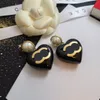 Designer Black Heart-Shaped Earrings Exquisite 18k Gold-Plated Fashionable Temperament High-Quality Female Earrings High-Quality Pearl Gift Earring Box