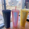 32 couleurs stockées 24oz tasses froides cloutées avec paille de couvercle à double paroi à double gobelet en plastique 710 ml