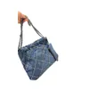 Sac à épaule mieux vendu Nouveau 90% d'usine Direct Salesxiaoxiang Danny Denim Garbage Diamond Grid Chaîne de grande capacité Sactume pour femmes