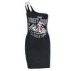 Городские сексуальные платья Anjamanor strt Письмо Печать черное клубное платье Сексуальные цепь одно плечо мини-платья для женской одежды D82-BH18 T240507