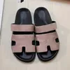 2024 Sandales féminines Slippers Fashion Luxurys Floral Slipper Le cuir en cuir Flats Sandales Summer Beach Choas Loafers Gear Bottoms Sliders