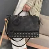 Umhängetaschen Frauenhandtasche Gefriert Retro Hair Ball Niettasche für Frauen solide vielseitige Messenger Damen Crossbody