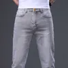 Erkekler için lüks ışık kot pantolon Üst düzey trend 2023 Yaz Avrupa Elastik İnce Uygun Nefes alabilen aşınmaya dayanıklı gri ince pantolon