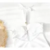 Moda de banho feminina de biquíni branca com nervuras sexy oco de miçangas