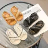 Sandalen 2024 Kinderz zomer nieuw voor mannen en vrouwen zachte zool anti slip baby klittenband schoenen mode H240507