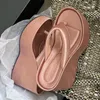 Slippers Женщины шелковые блюда, скользящие туфли для женщин 2024 Модная платформа, женские шлепанцы