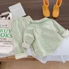 Pyjamas nouveau printemps baby boy boy girl sets green love coeur revit-down collier ouvert top + pantalon nouveau-né.