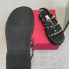デザイナーサンダル女性フラットプラットフォームサンダル新しいケージスクエアスライドハードウェアカジュアルオープントゥサマービーチパーティードレスサンデール本革最高品質の靴