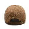 Tappi a sfera fs berretto da baseball in lana bianca marrone per uomini alla moda calda inverno agnelli di agnelli cappelli da donna sporgionali viso a vento Casquette Femme Y240507