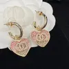 Brincos de coragem de coração 18K gancho de anel banhado a ouro com swarovski rosa rosa brincos de grife feminino de designer de fêmeas desencadeadas