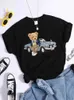 Damen T-Shirt Teddybär neben dem Auto T-Shirt Hip Hop Sommer T-Shirt T-Shirt Weiches lässiges Individual-Shirt Kreativität Essentielle Frauen T-Shirt D240507