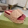 2024 Designer Sandalen platform mode casual zomer sandaal dame slides strand dikke bodem slipper mannen vrouwen geborduurde canvas linnen hoge hiel glijbanen groot formaat