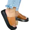 Slippers Summer2024 Brand Chaussures pour femmes mode Fonction épaisse Sole Pullor Toe Outwear Sandals décontractés en cuir