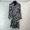 Damesjurk Europees Modiemerk Wit bloemen Black Trench Coat -jurk met lange mouwen gedrukt