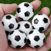 Fußball Hot 6pcs 32 mm schwarzer weißer Socer -Ball für Unterhaltung Flexible ausgebildete, entspannte Kinder kleiner Socer Ball Mini Tisch Fußballbälle