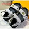 1V zomer slippers Designer Flat Open Toed Sandalen Groothandels strandschoenen Hoogwaardige mode Luxe vrouwen Travel Casual Shoes Hook Loop DS2249